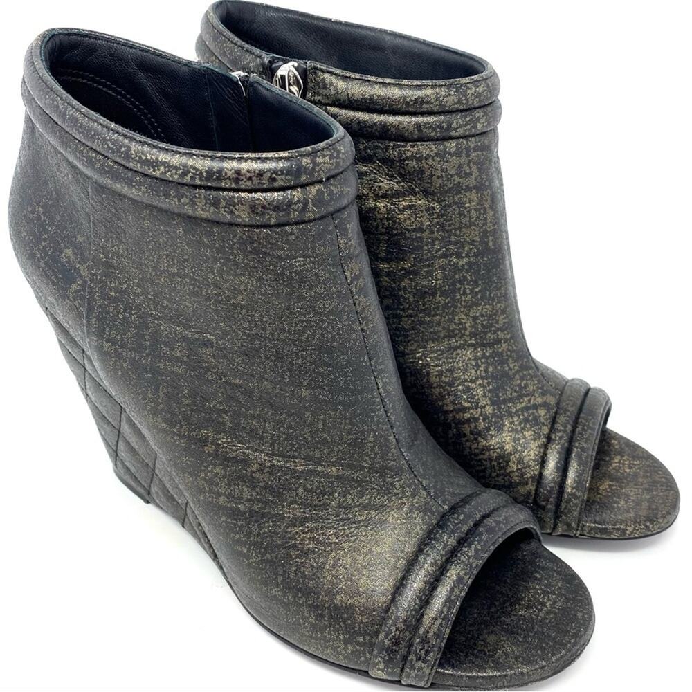 ARCHIVAL Chanel 16S Black Gold Metallic Quilted Wedge Peep Toe Boots 38.5 - Picture 11 of 15